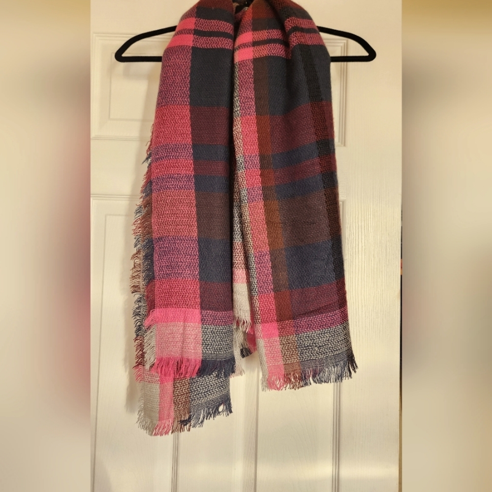 NWT Francesscas Scarf